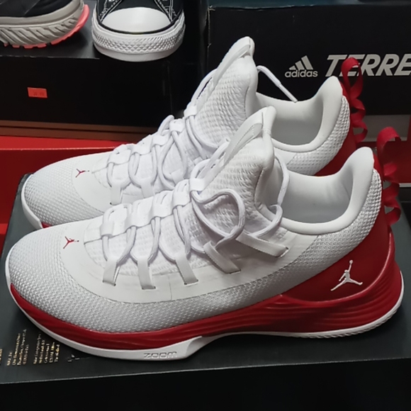 COPY - Jordan Ultra Fly 2 Low - Picture 2 of 4